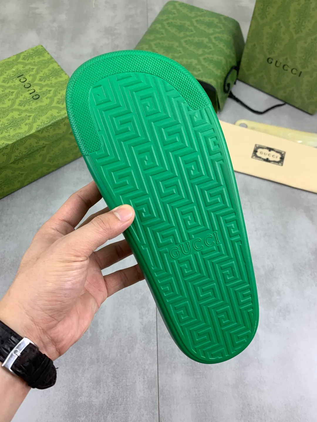 Men's Men's Shoes 💰P300💰[New Style] High Version 🎁🎁🎁 GUCCI New Year of the Snake casual slippers, original official website, perfect workmanship, transmitting a kind of noble luxury, sublimating its definition of luxury in Gucci's high-end extraordinary craftsmanship. Original Gucci double G combination outsole, code number: 35-46, complete package